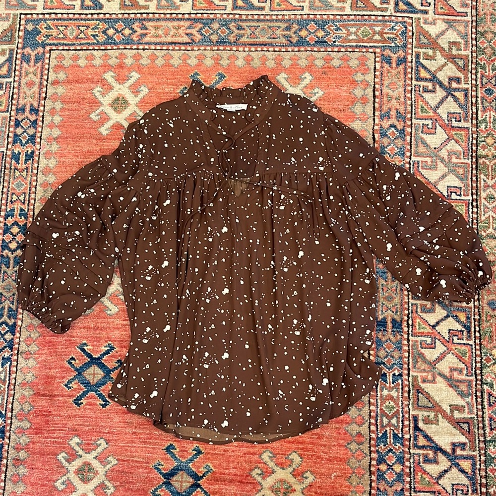 Brown and white spot top